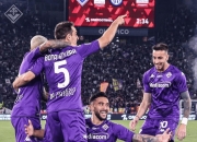 米兰体育app入口-佛罗伦萨球员联手作战，夺取胜利