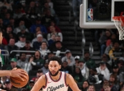 米兰体育入口-76人主场负开拓者，西蒙斯投篮低迷