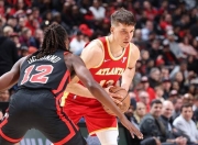 milan.com-老鹰击败尼克斯，表现出色