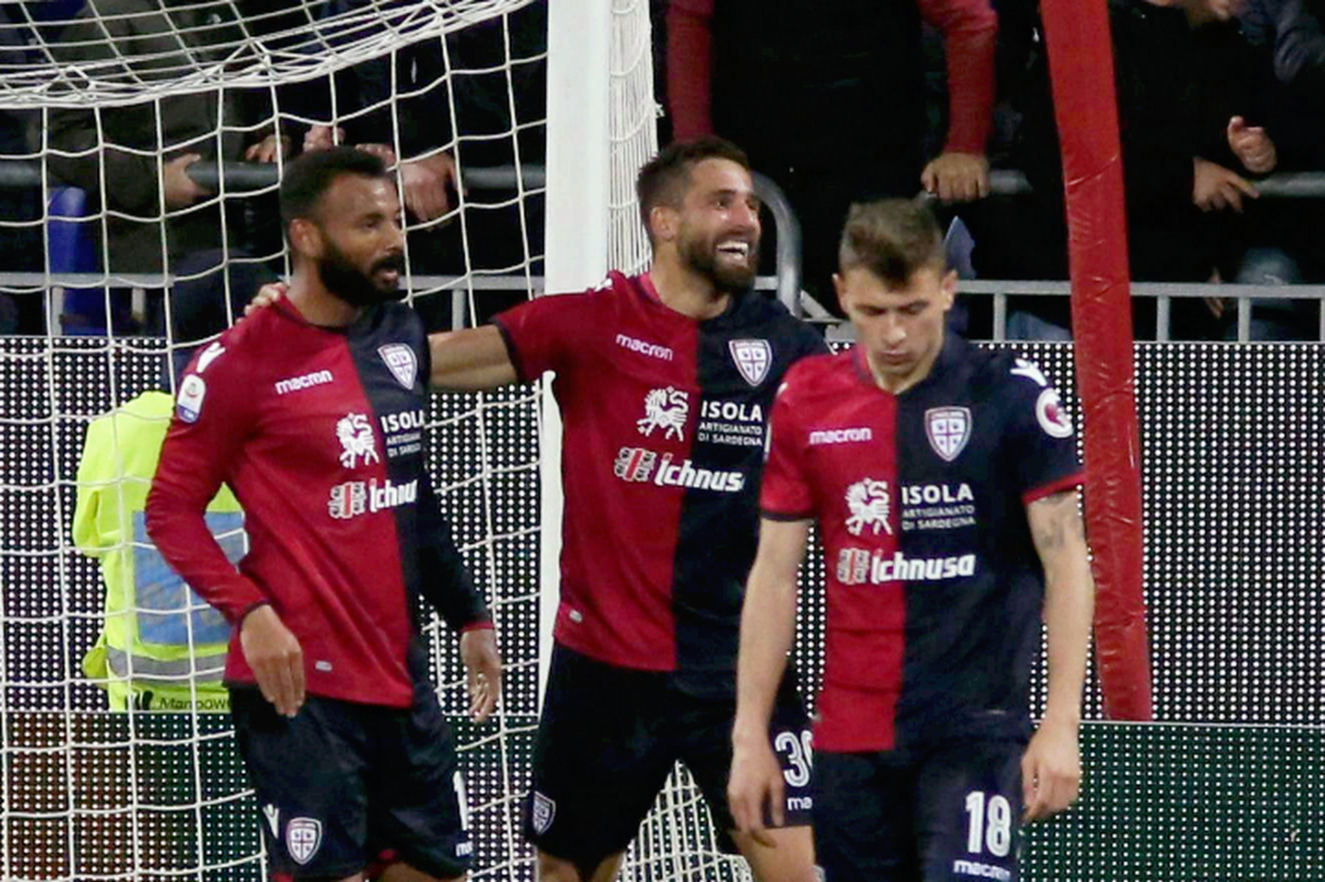 卡利亚里胜负难辨,惊险胜出晋级 卡利亚里胜负难辨,惊险胜出晋级