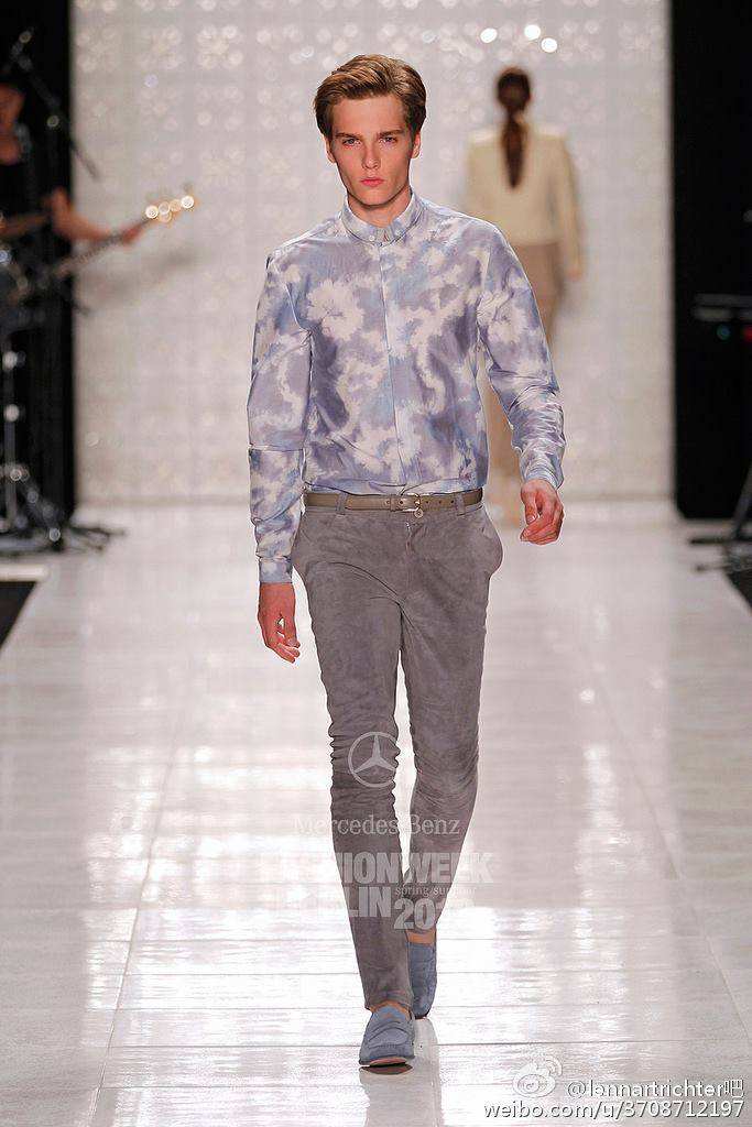 完美身姿耀眼,击剑选手再登巅峰 完美身姿耀眼,击剑选手再登巅峰