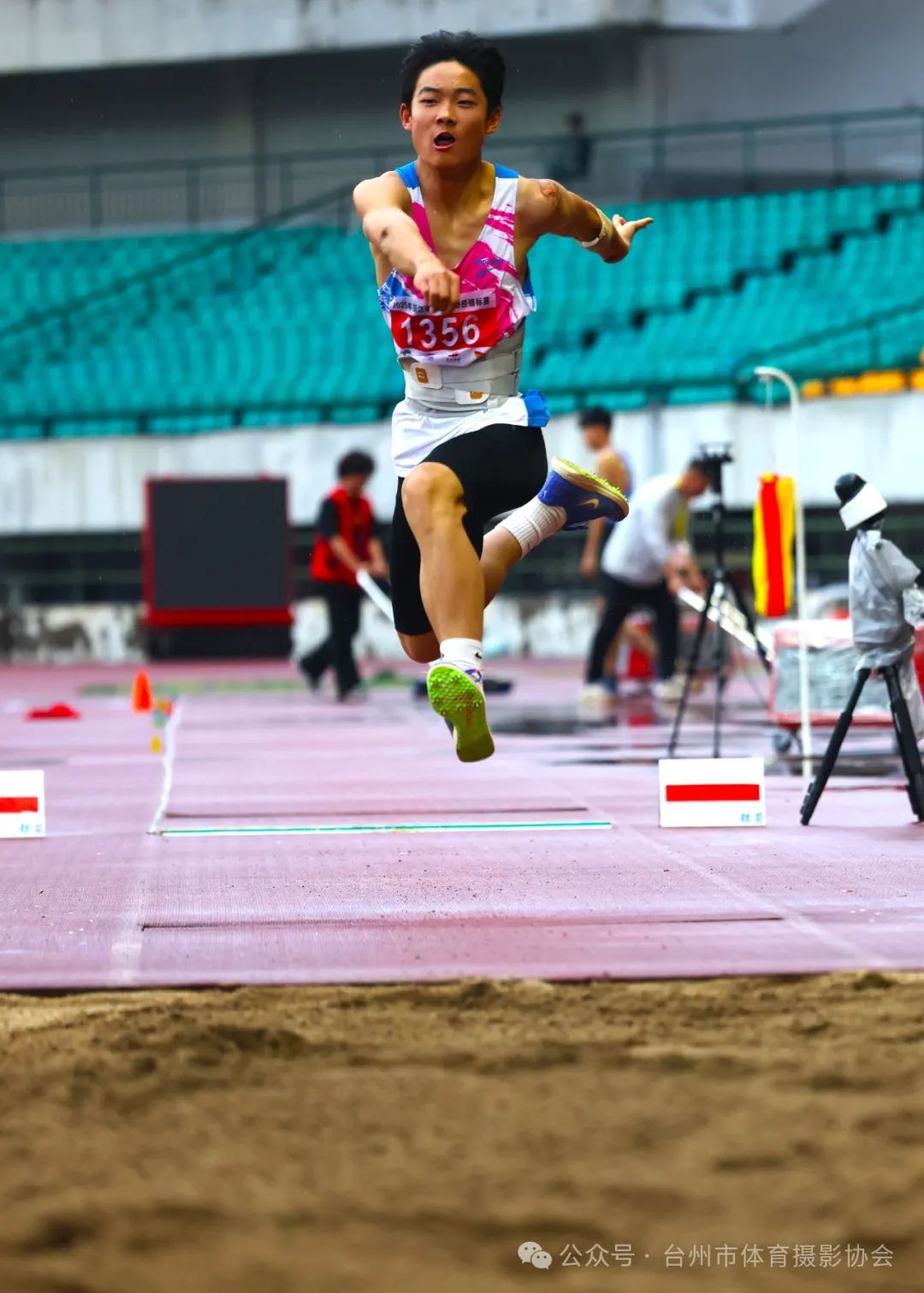 运动场上的精彩瞬间，速度与激情的碰撞