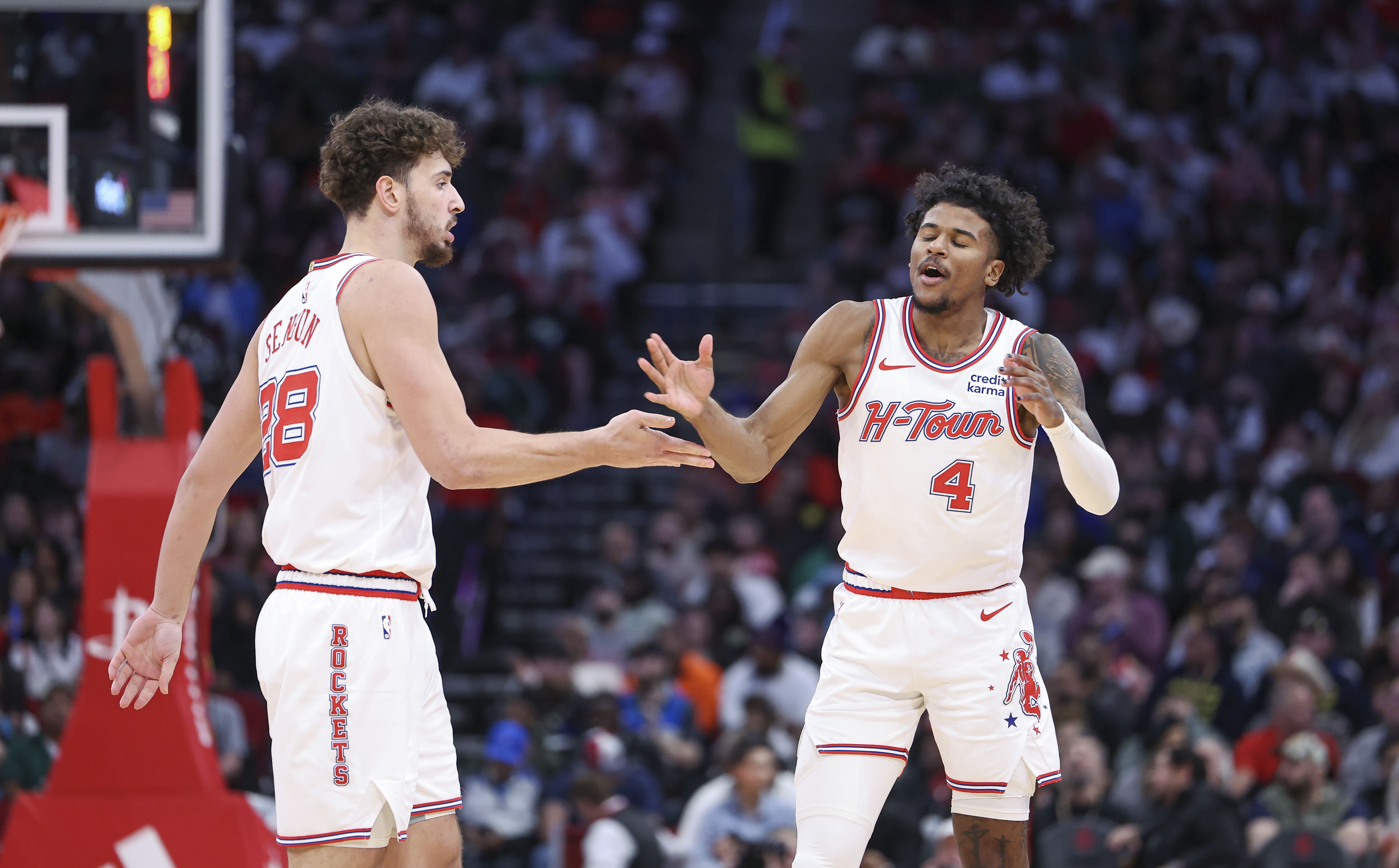 关于火箭惊险胜活塞，迎来九连胜的信息