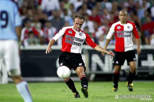 阿贾克斯卫冕冠军实力不减，继续领跑积分榜