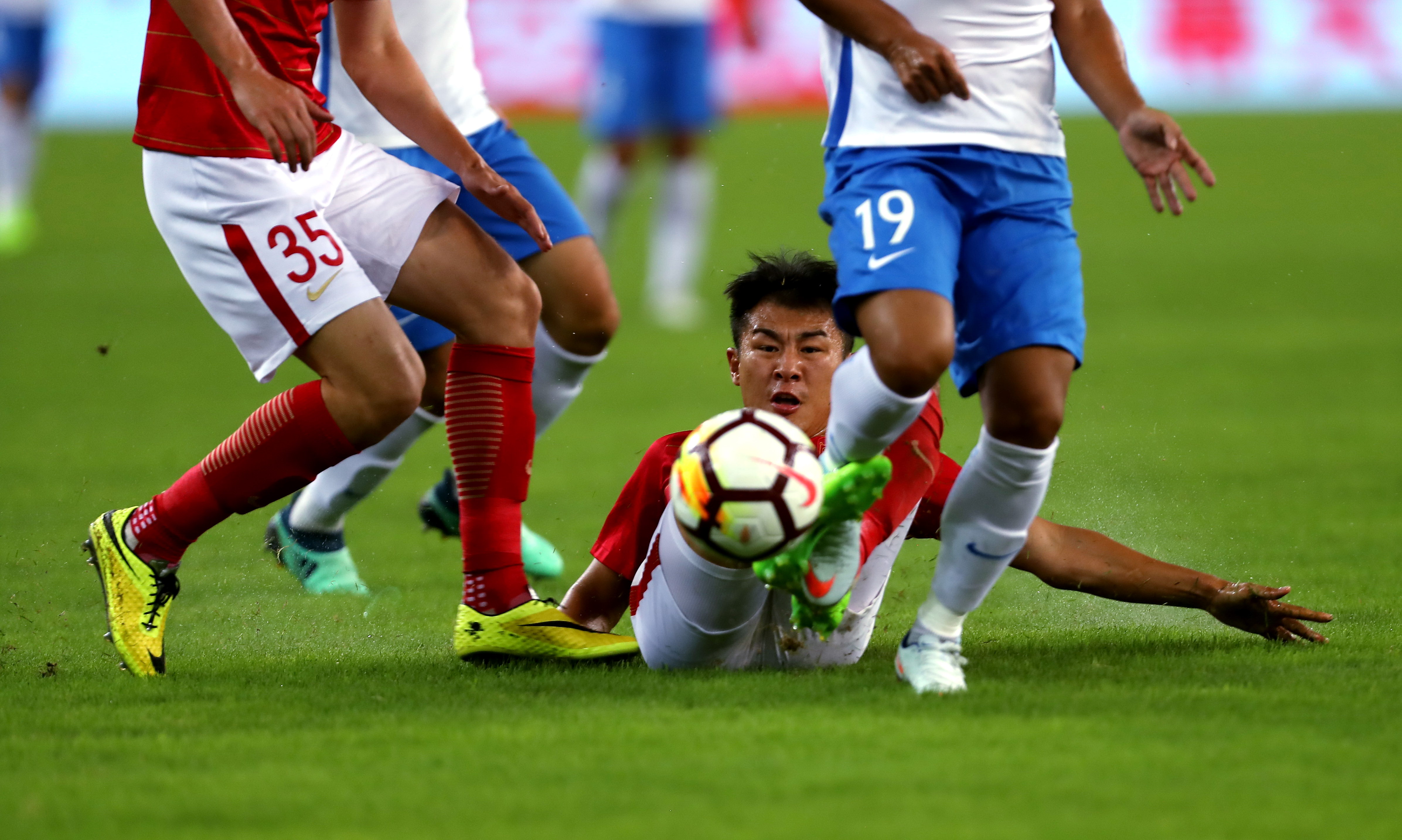 关于广州恒大客场不敌泰达，遭遇三连败的信息