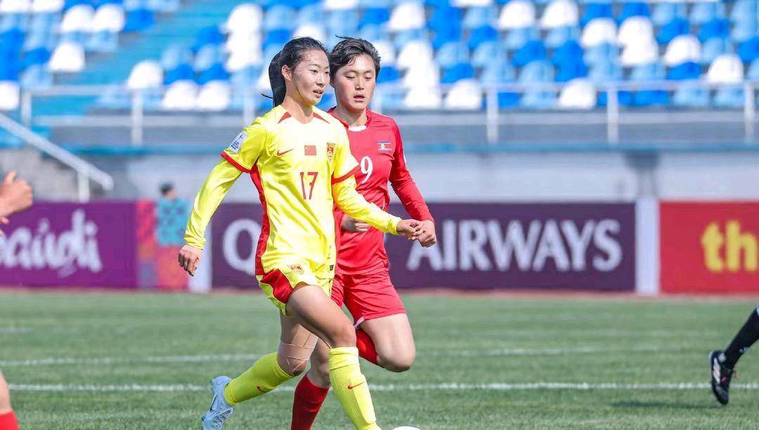 女子足球比赛中球员实力不凡