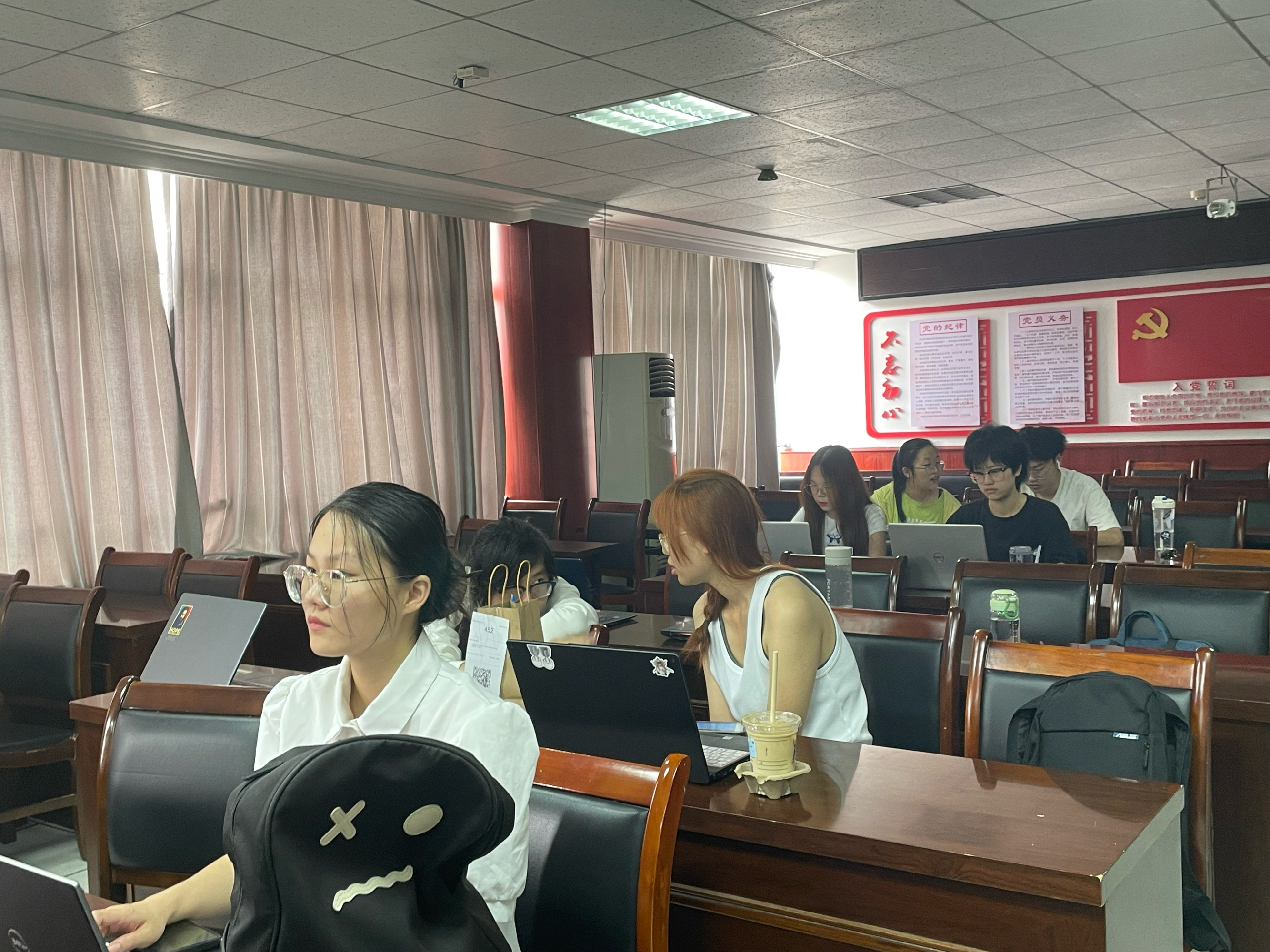 关于队员以出色表现帮助导火索足球俱乐部晋级的信息