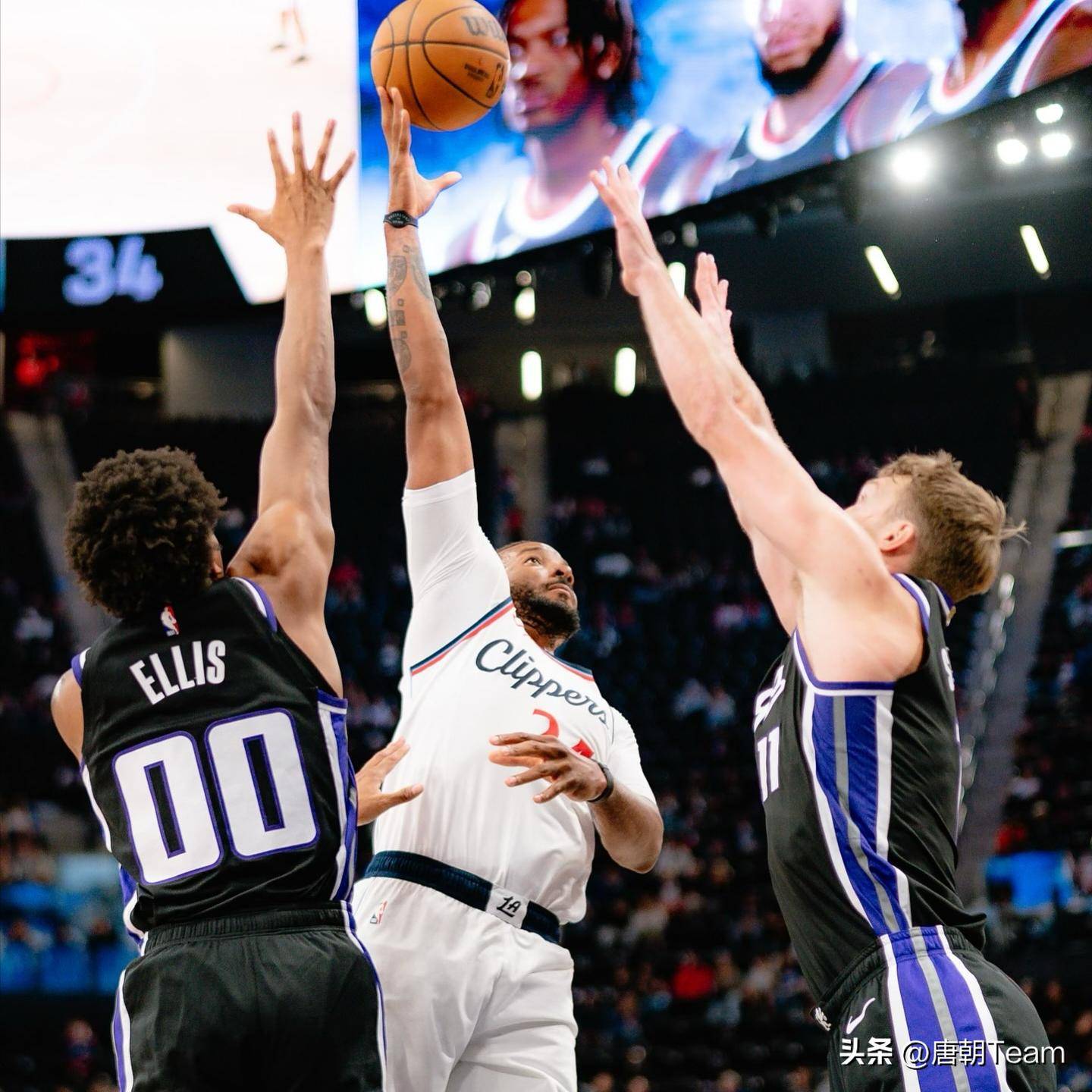 快船队主场大胜,球员表现亮眼 快船队主场大胜,球员表现亮眼