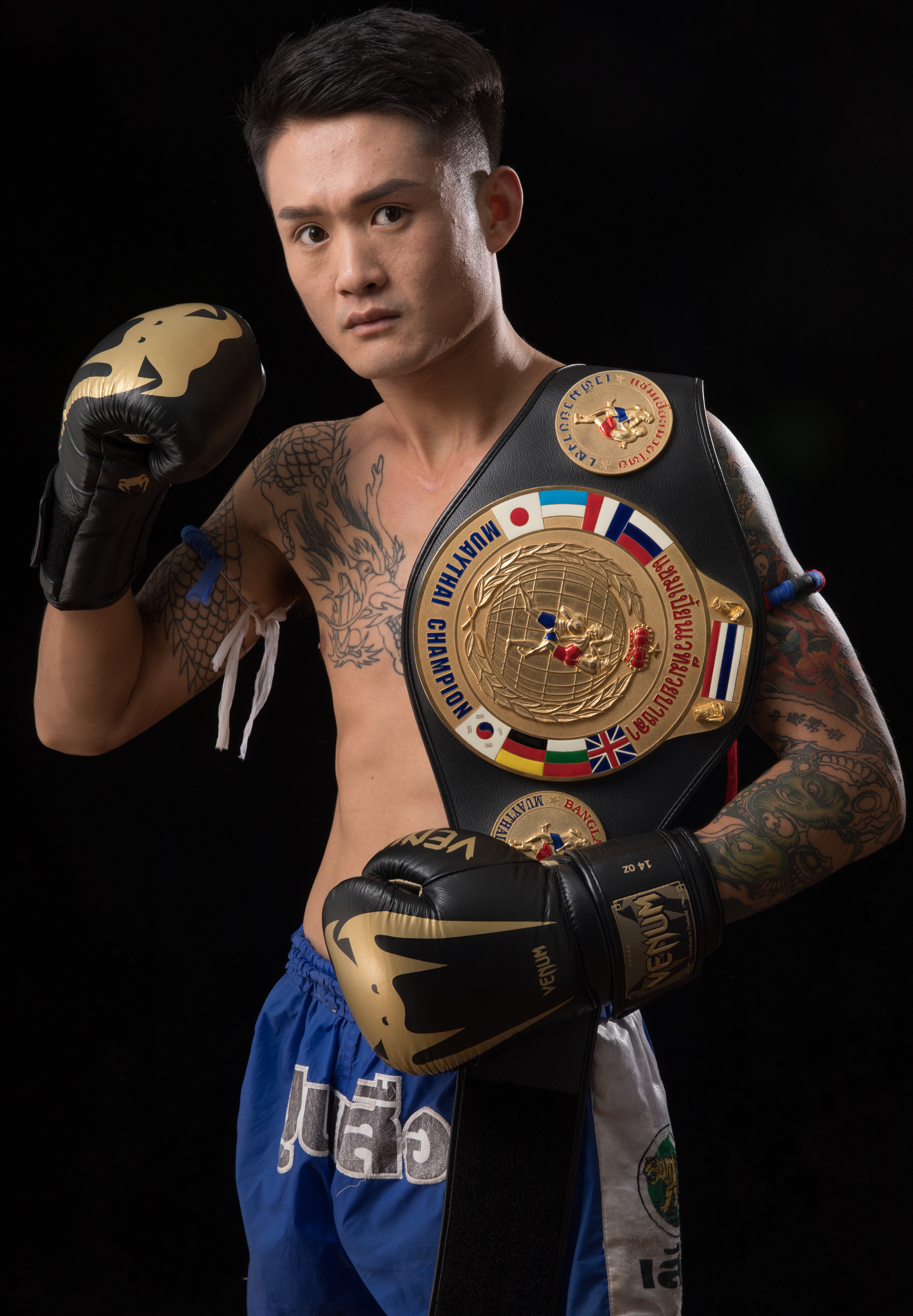 泰国跆拳道选手勇夺金牌霸气十足 泰国跆拳道选手勇夺金牌霸气十足