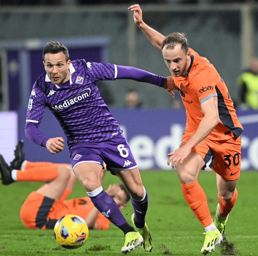 佛罗伦萨球员联手作战,夺取胜利 佛罗伦萨球员联手作战,夺取胜利