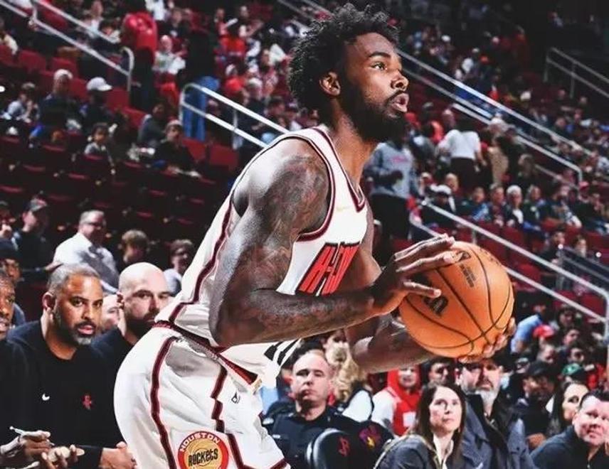 雄鹿主场负于火箭止步四连胜 雄鹿主场负于火箭止步四连胜