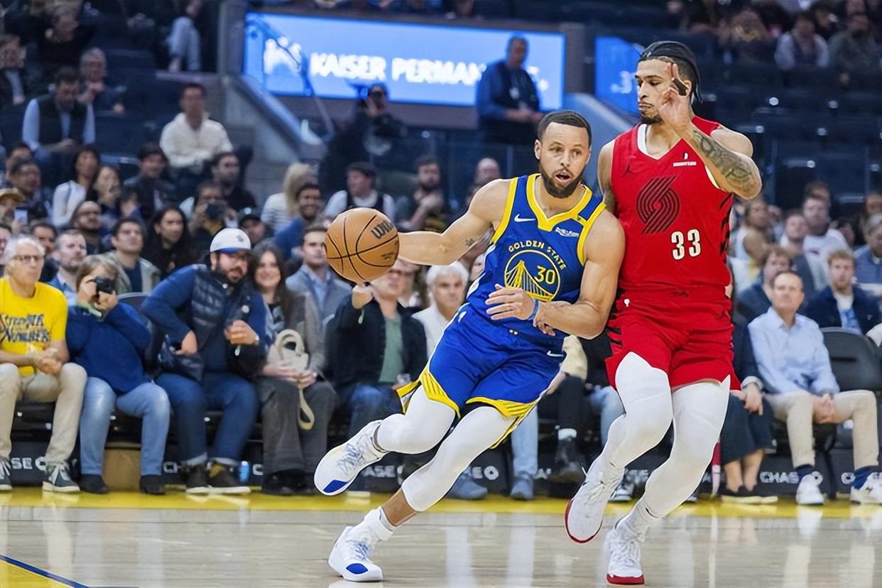 勇士再战开拓者,库里暂时占据统治地位 勇士再战开拓者,库里暂时占据统治地位