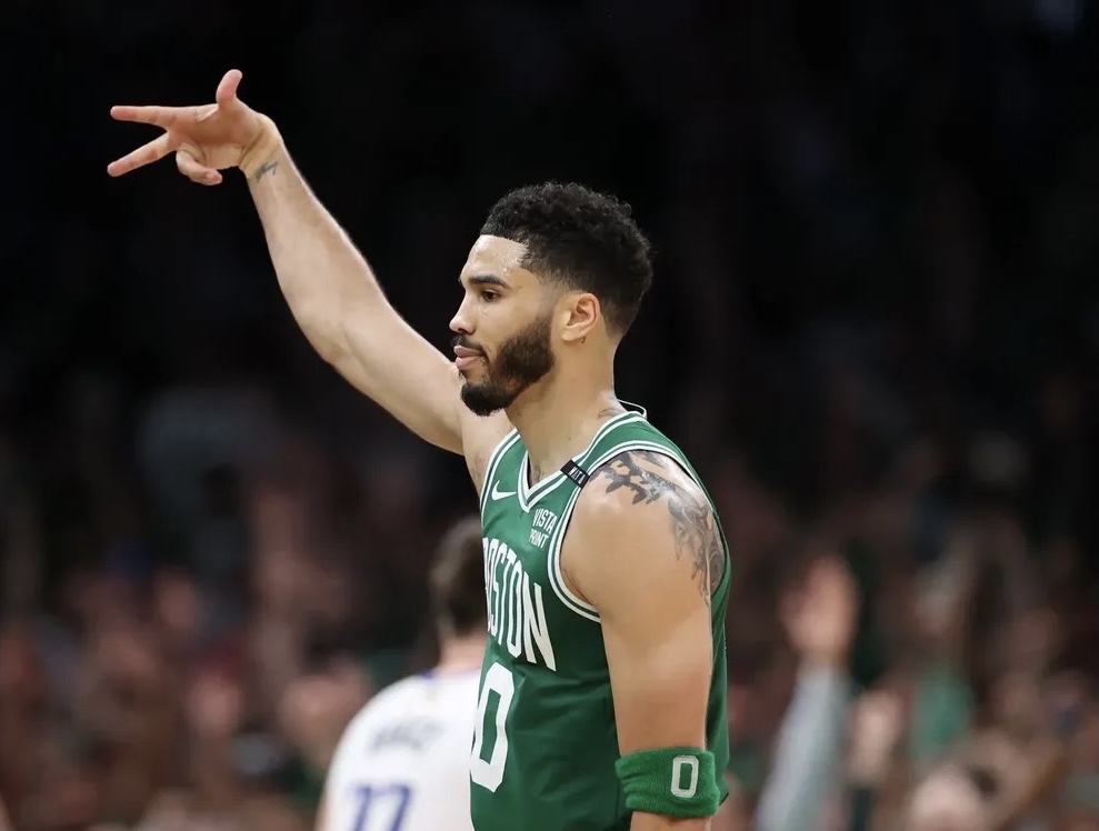 活塞负于凯尔特人，布朗17分领先全队