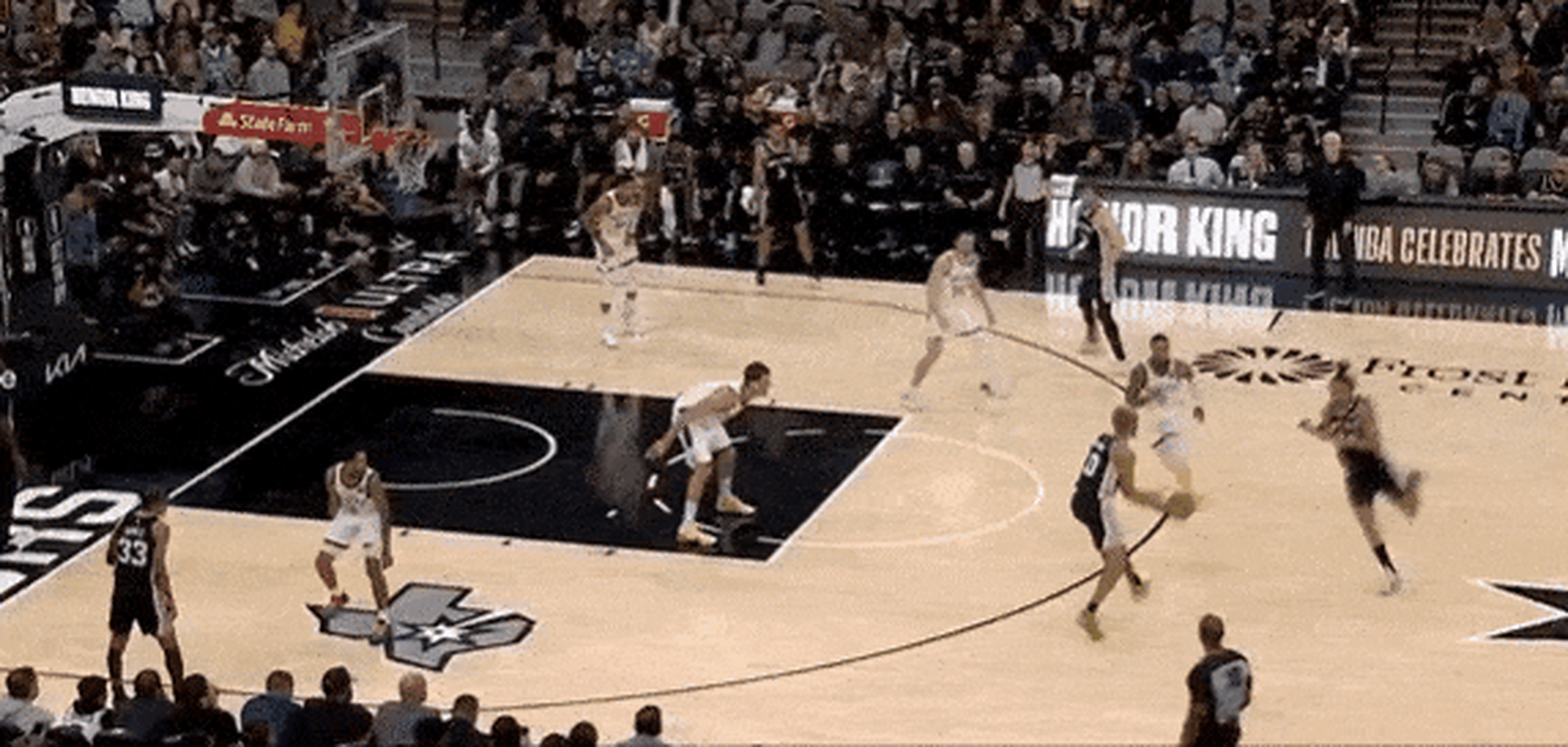 雄鹿战胜马刺，米德尔顿表现出色