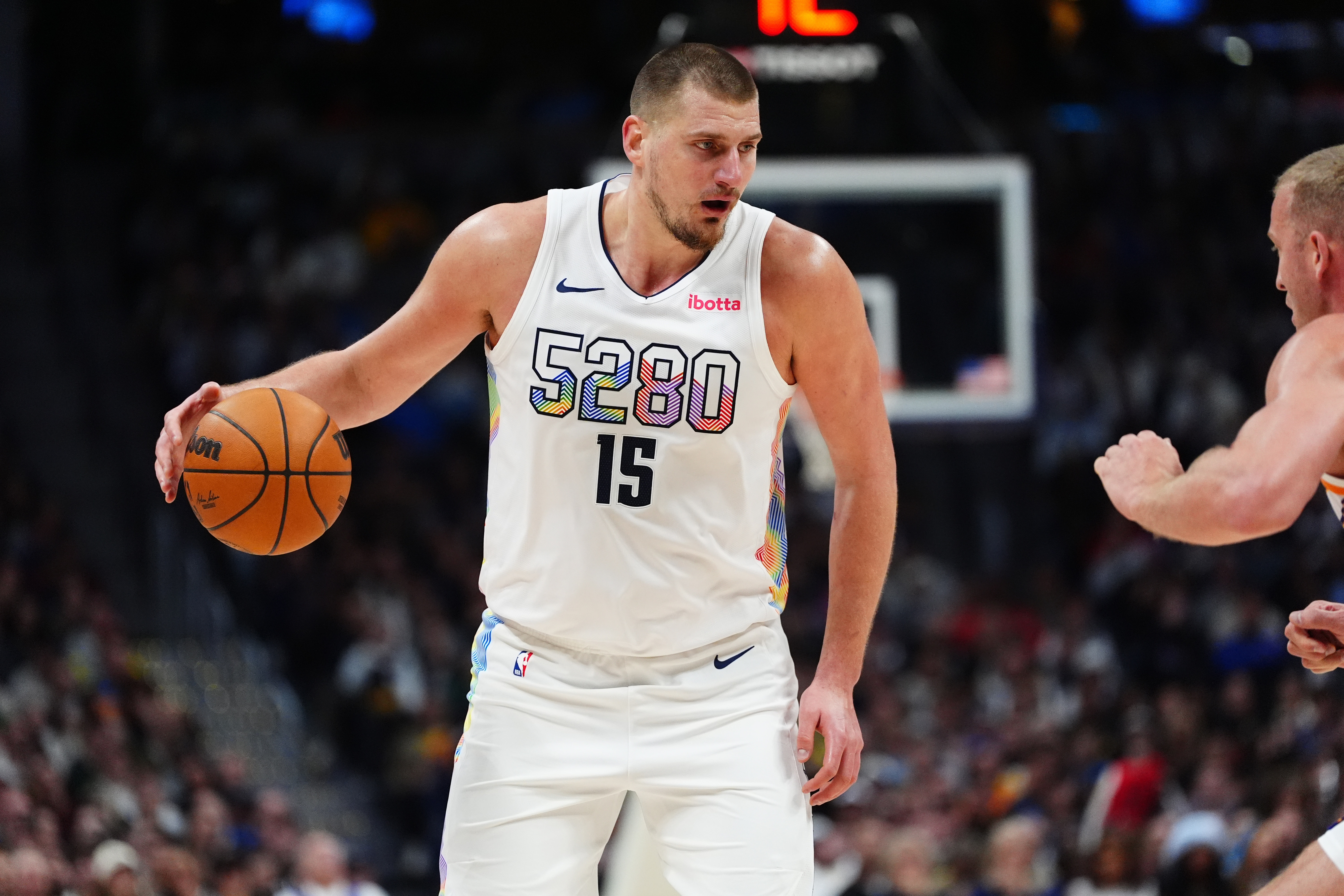 关于篮网逆转掘金，尼克拉·约基奇发威独揽30分的信息