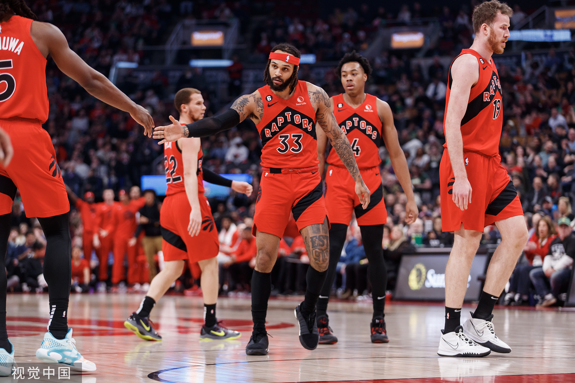 猛龙主场擒雄鹿，取得三连胜