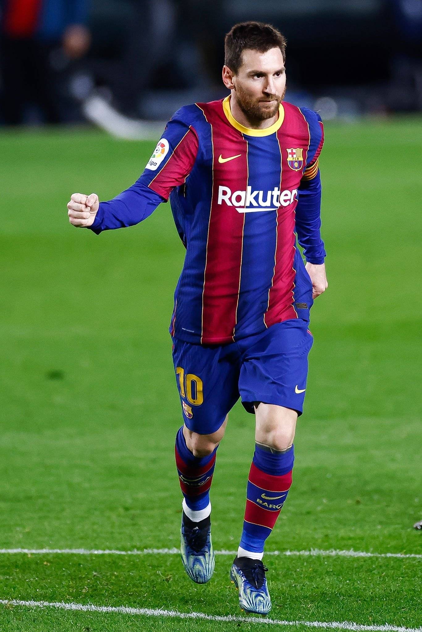 皇马2-3巴萨：梅西绝杀，巴萨逆转战胜皇马的简单介绍