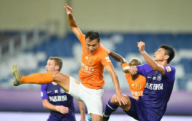 泰达登顶积分榜，卓尔降级区惨遭泰达绝杀