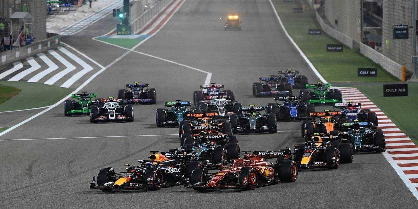 包含红牛车队完胜红牛二队，塞恩斯统治全场的词条